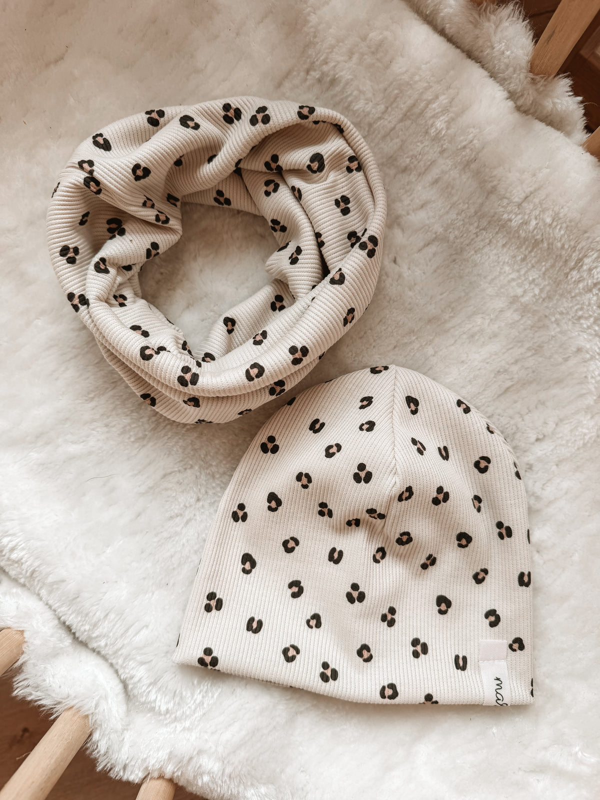 Rib Loop Leo